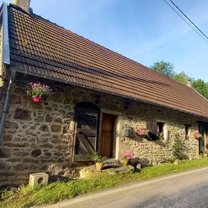 Farmhouse with Large Garden & Woodland