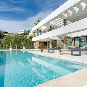 MODERN LUXURY VILLA WITH PANORAMIC GOLF & SEA VIEWS 