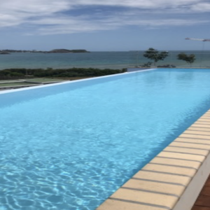 2 bedroom with infinity shared pool Noum&eacute;a sea view