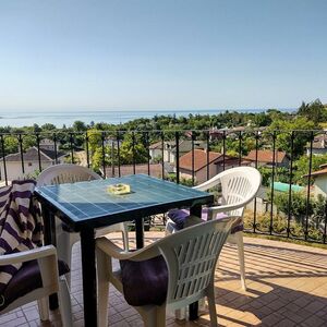 Stylish Renovated Sea View Maisonette, Balchik 