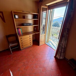 PANORAMIC TERRACED HOUSE SURROUNDED BY GREENERY