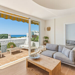 BEAUTIFUL, SOUTH EAST FACING, THREE BEDROOM TOWNHOUSE