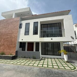 MODERN 4-BEDROOM TOWNHOUSE TO LET@TSEADDO