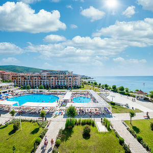 Beachfront Studio with Sea & Pool View | Premier Fort