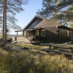 2-Bed Cabin by Langevann Lake, Evening Sun