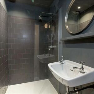 Vacant 1 bedroom apartment available for rent on Canongate