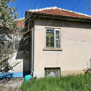 Rural house with land and quiet location in the countryside