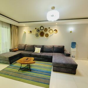 Elegant 2-Bedroom + SQ Airbnb in Prime Parklands Location