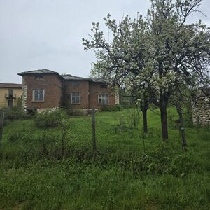 Solid Brick & Marble House in the Heart of the Eastern Rhodo