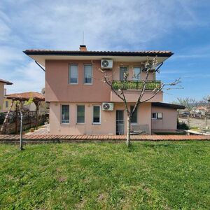 Spacious 4-Bedroom House with Garden | Kosharitsa