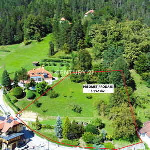 Unique building plot below the Castle of La&scaron;ko