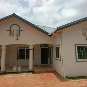 DECENT 4 BED BURGALOW HOUSE TO LET@ UPSA, ACCRA