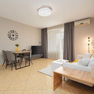 Renovated 2-Bedroom Apartment with Pool View | Bravo 5 &ndash; Pri