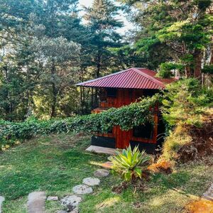 Charming Chalet in Po&aacute;s: Caba&ntilde;a Piqueza!
