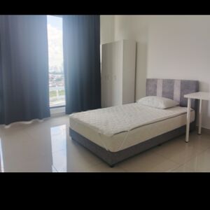 Glomac Centro Kayu Ara Petaling jaya Middle room female 