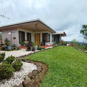 Spacious Accommodations: Hospedaje con relajante Vista 