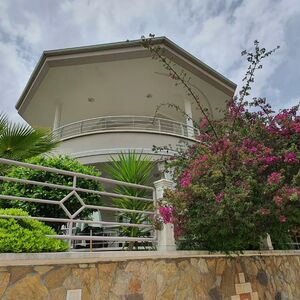 Luxury 2+1 with Private Detached Garden in Tepe