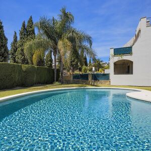 NAG&Uuml;ELES, MARBELLA, ELEGANT FAMILY TOWNHOUSE WITH GARDEN