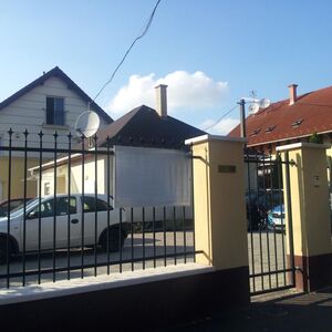 Hajd&uacute;szoboszl&oacute;, energy-efficient large, exclusive house