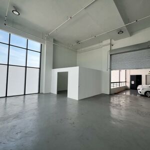 Emhub Kota damansara Shop lot Factory for rent 