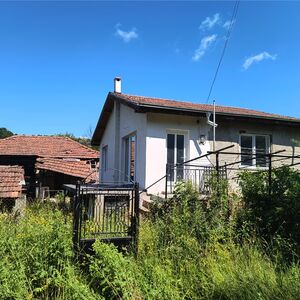 Partially renovated house with big yard 1 hour from Sofia,BG
