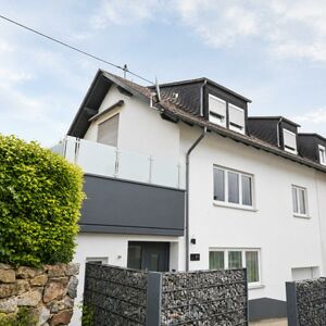 Well-maintained semi-detached house built in 1984