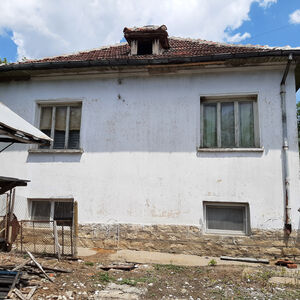 Old rural house with barn, annex and land in a village