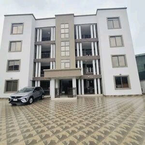 executive 3-bedroom apartment to let@ spintex