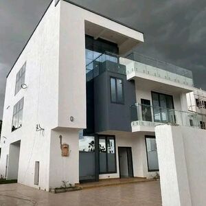 MODERN5-BEDROOM TOWNHOME FOR SALE@ ROMAN RIDGE