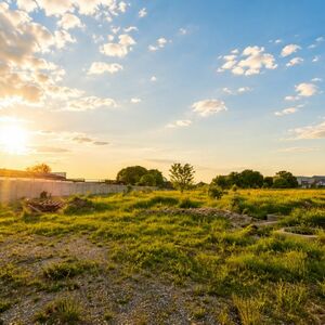 Rarely offered - investment land on Makis