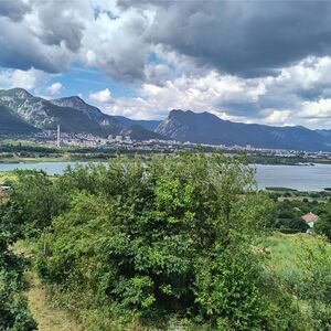 Partially renovated villa with land & great views near city