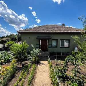 Renovated House with Guest House, Garage, General Toshevo