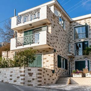 Villa with swimming pool and panoramic sea views in Bečići