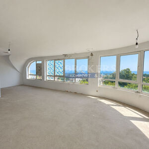 Multi-Bedroom Sea View Apartment