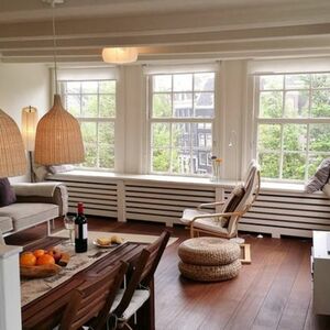 Cosy and central apartment with amazing canal views!