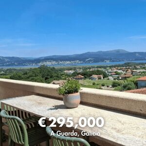 Coastal House with R&iacute;a & Estuary Views