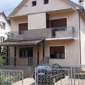 Family house for sale in Sremcica