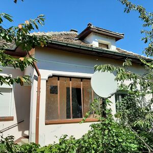 Rural property with annex and plot of land located in a big 