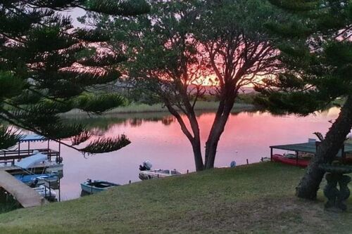 Picnic and boat trips 2km