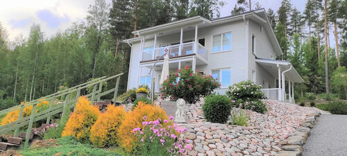 Day Garden Front