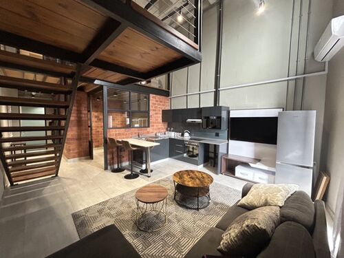Lounge & Kitchen 