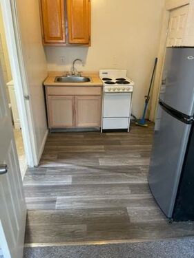 Gas range & kitchen sink
