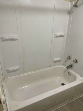 Bath tub