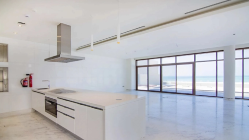 Expansive luxury Mansion