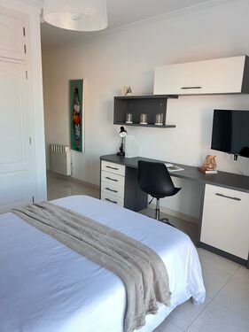 Room with en-suite bathro