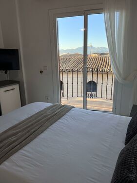 Room with en-suite bathro