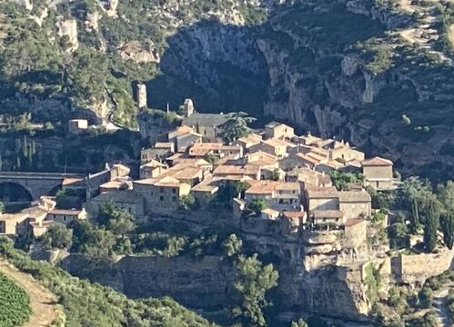 Minerve the village