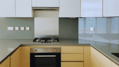 Azizi Mina, Apartment