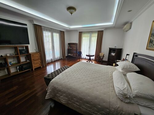 Ground floor bedroom