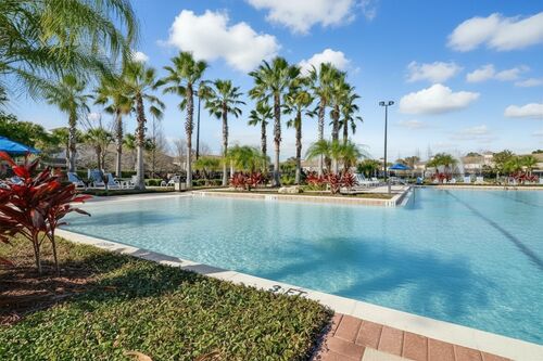 Heated Pool With Jacuzzi